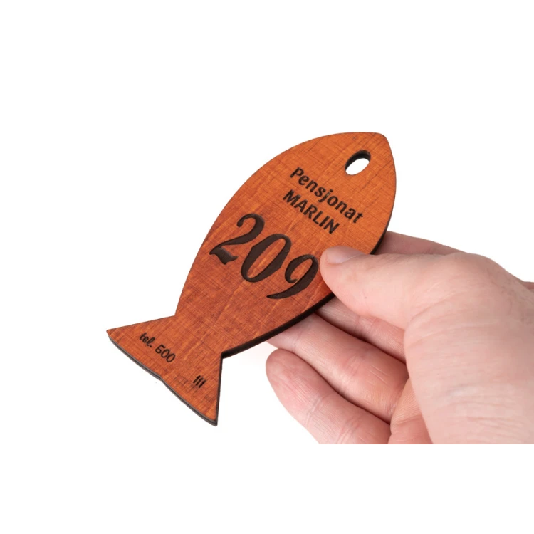 Brelok drewniany Fish 1 - kolor oranż wym. 110x48mm - BD043