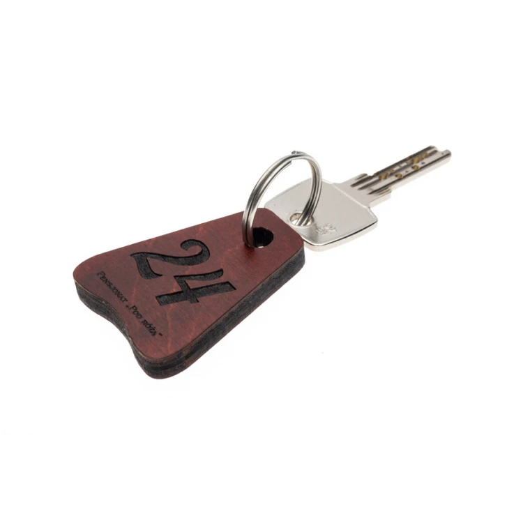 Brelok drewniany Jaś 4 - kolor jasny orzech - wym. 50x38mm - BD070