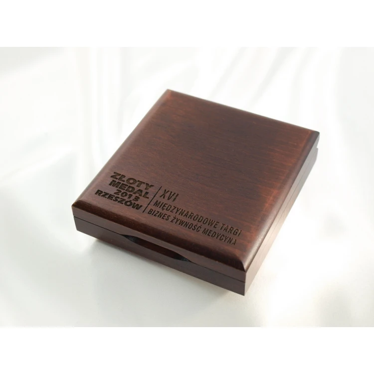 Kasetka etui drewniane z dwoma gniazdami na medal o średnicy 80mm - KAS12