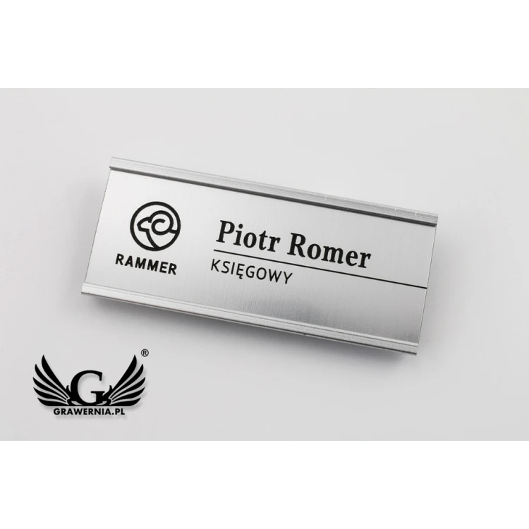 Identyfikator aluminiowy z wymienną grawerowaną tabliczką - 72x28mm - ID062