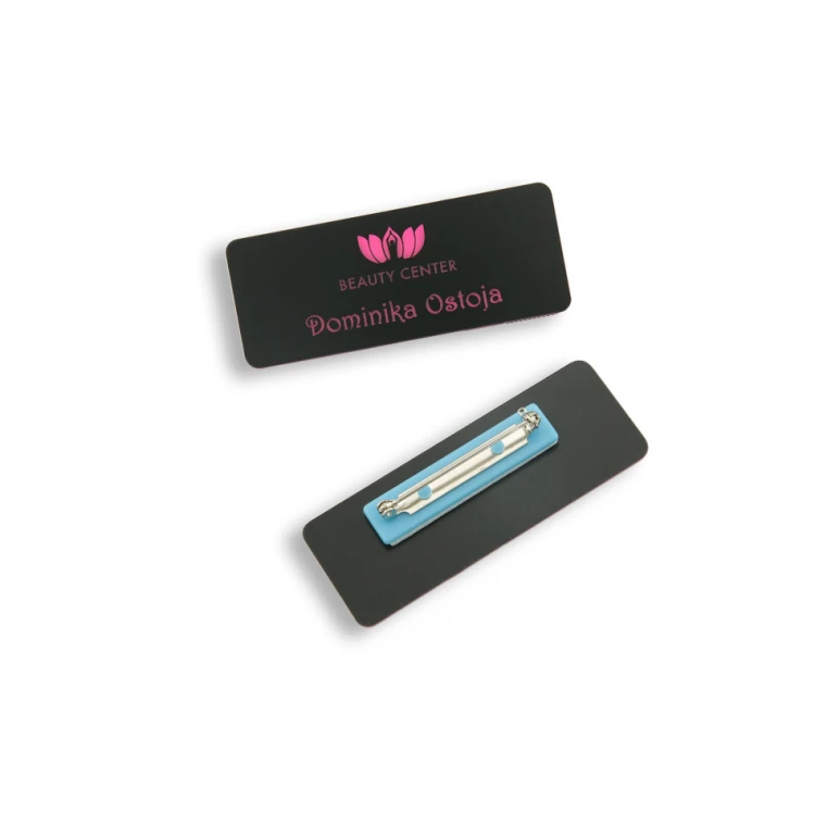 Identyfikator dla pracownika NEO - czarny z różowym grawerem - 69x27mm - rogi zaokrąglone - ID028