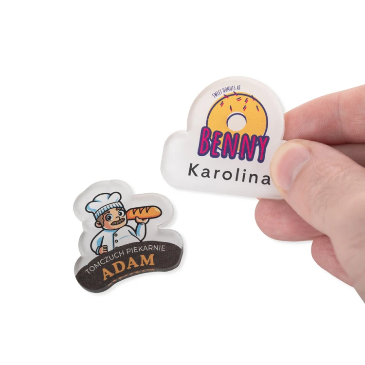 Identyfikator w kształcie Twojego logotypu - plexi z nadrukiem UV - ID113