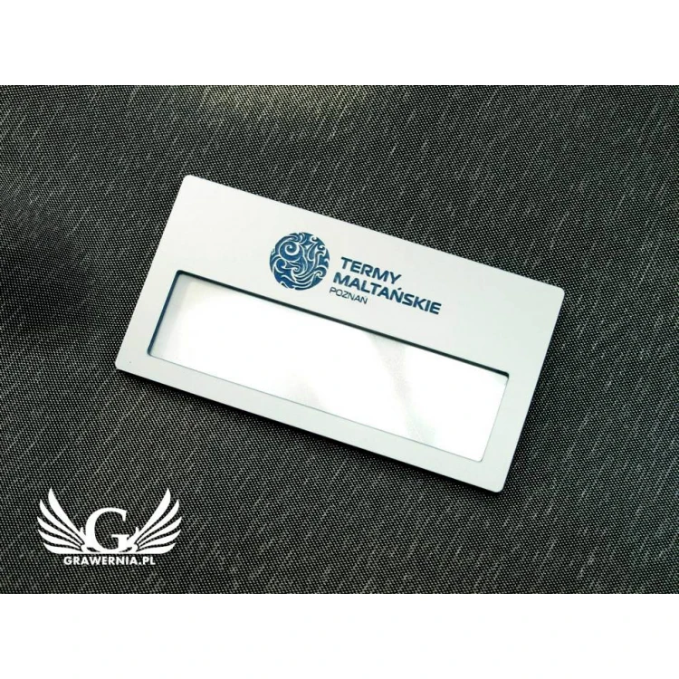 Identyfikator z okienkiem - White M - ID025