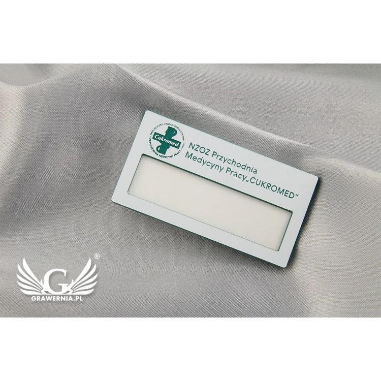 Identyfikator z okienkiem - White M - ID025