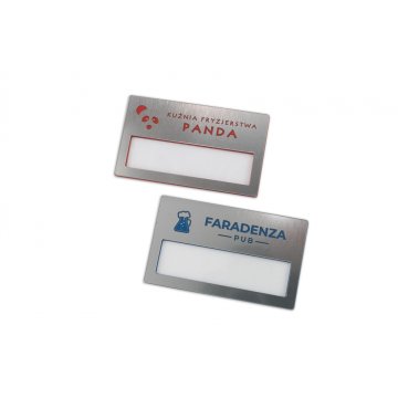 Identyfikator z okienkiem - srebrny z grawerem -  B - wym. 67x40mm - ID079