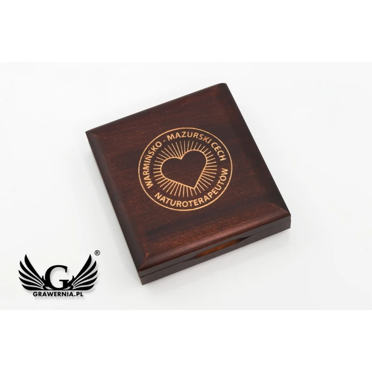 Medal o średnicy 70mm w etui drewnianym 10x9,5cm z dwoma gniazdami (komplet)