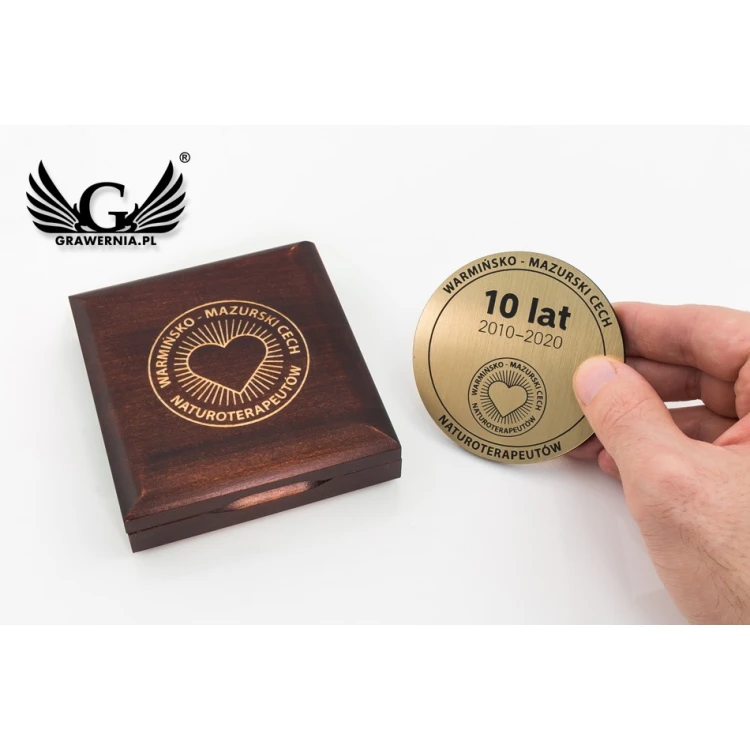 Medal o średnicy 70mm w etui drewnianym 10x9,5cm z dwoma gniazdami (komplet)