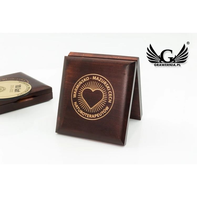 Medal o średnicy 70mm w etui drewnianym 10x9,5cm z dwoma gniazdami (komplet)