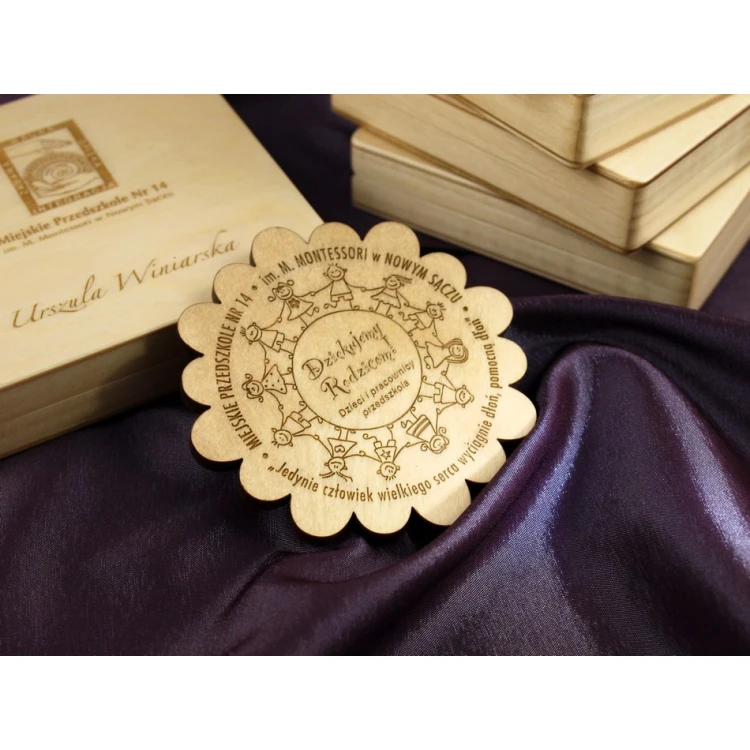 Medal w kasetce z personalizacją oraz dowolnymi grawerami grafiki i treści - MGR008