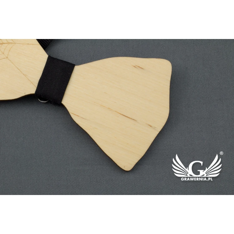 Mucha drewniana - wycinana i grawerowana laserem - MDR029