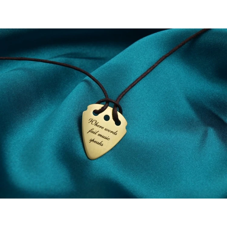 Naszyjnik kostka do gry na gitarze z własnym logo - mosiądz - KG01