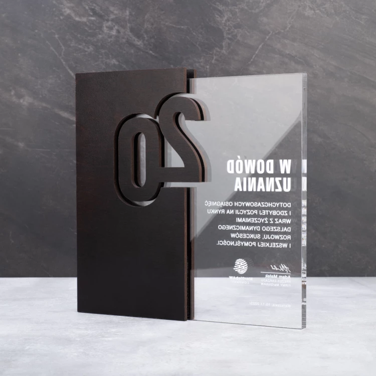 Statuetka akrylowa z drewnianymi elementami - jubileuszowa nagroda dla firmy - wys. 22cm - DTA105