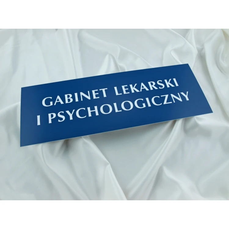 Szyldy dla przychodni lekarskiej z nazwami pomieszczeń, logotypem, numeracją - wymiary: 42x15cm